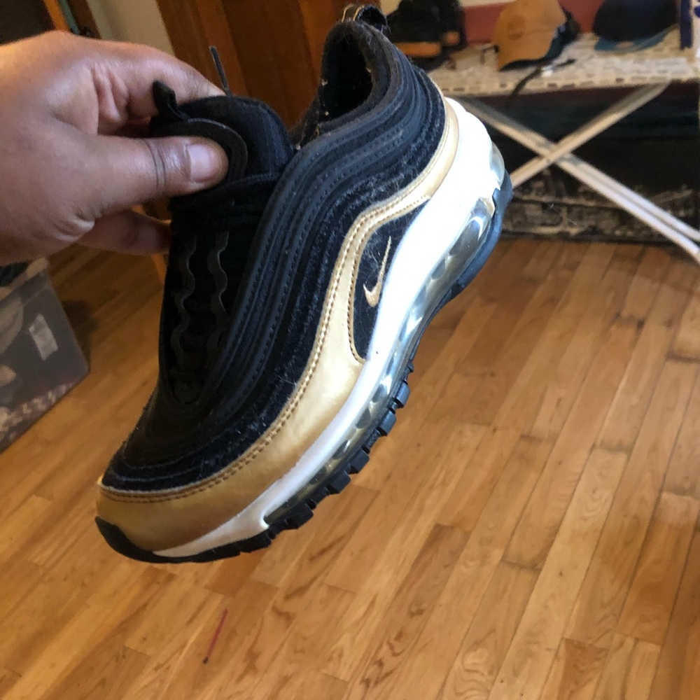 Worn a few times